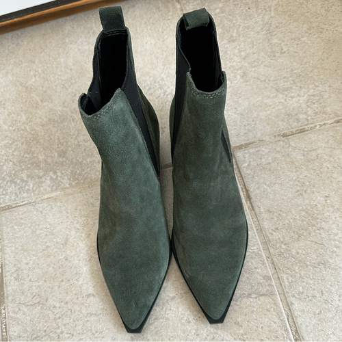 Nine West Danzy Leather Dressy Chelsea Boots size 6 green real leather suede - Picture 2 of 9