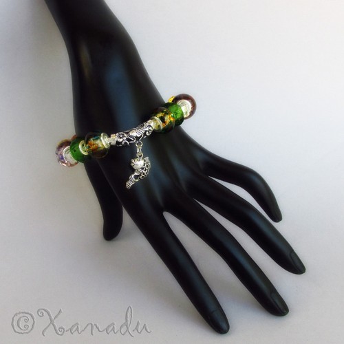 Brazalete Dije Europeo Estanque de Peces Koi Asiático con Cuentas Verdes, Doradas y Naranja - Imagen 5 de 10