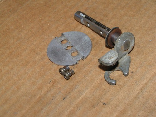 KAWASAKI KZ750 KZ 750 E1 E2 H2 H3 H4 LTD CARBURETOR OUTSIDE LEFT THROTTLE SHAFT - Picture 2 of 2