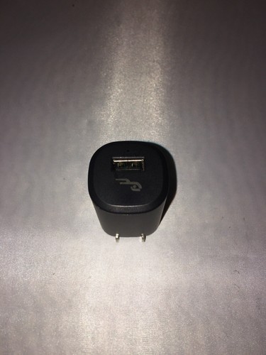 Cargador de pared Rocketfish RF-AC1U2N 12 vatios compatible con todos los dispositivos USB - Imagen 4 de 6