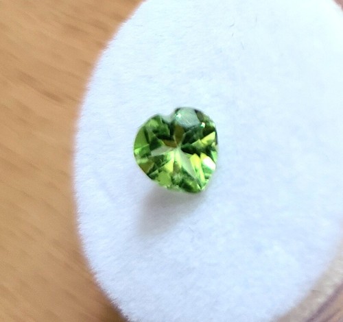 Peridot  .67 Ct. Peridot Heart Shape Cut Loose Stone Gemstone 6 X 6 mm - Bild 11 von 12