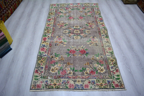 Mehrfarbiger türkischer Vintage-Teppich, 3,6 x 6,7 Fuß, handgefertigter Teppich, antiker orientalischer Teppich,