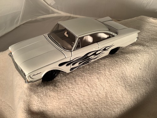 Maisto 1960 Ford Starliner 1:26 Scale White 2 Door Hardtop Plastic No Box .Rare - Picture 3 of 11