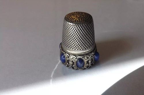 SOLID SILVER THIMBLE BLUE STONE SKIRT DESIGN 2CMS (4197)