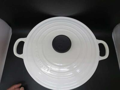 Le Creuset Cocotte Ronde Tradition 24cm 9.5in 4.5qt White Cast 