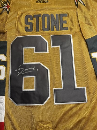 Camiseta Capitán Caballeros Dorados Autografiada por Mark Stone - Imagen 2 de 3