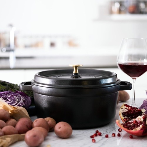 STAUB Cast Iron Dutch Oven 4-qt Round Cocotte Made in France Matte Black NEW πβ
- Picture 3 of 6