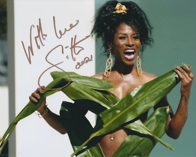 Sinitta HAND SIGNED 8x10 Photo Autograph So Macho, Chicago, Toyboy (B)