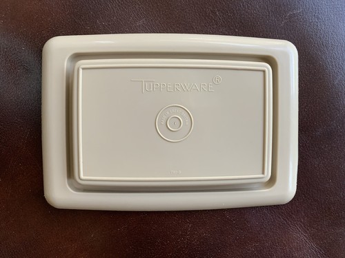 BASE DE MANTEQUILLA TUPPERWARE BUDDY BRONCEADO BEIGE CONTIENE 1 LB DOS PALITOS QUESO CREMA - Imagen 2 de 2