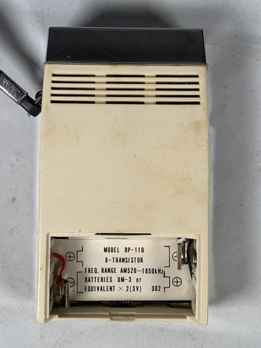 Vintage Sharp Solid State 6-Transistor Radio BP-110 - Picture 3 of 11