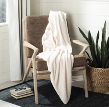 SAFAVIEH Marshmallow Throw Blanket  Creme 