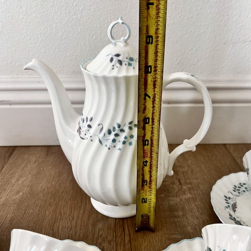 Royal Doulton Glen Auldyn 25 PCs Tea Set - Teapot, 6 X Cups, 6 X Saucers H4959 - Picture 5 of 9