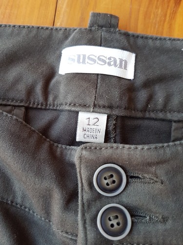 SUSSAN Womens Khaki Green Stretch Crop Capri Pants Size 12 - Picture 2 of 4