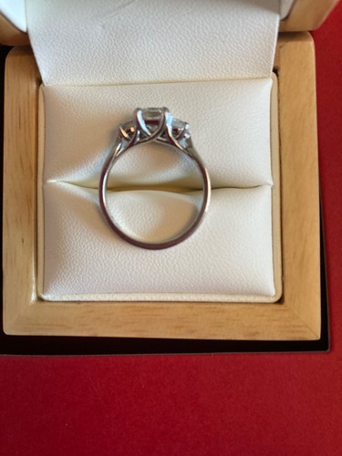 Platinum and Diamond (GIA certified - total ct 0.94) Engagement and Wedding ring - Picture 5 of 12