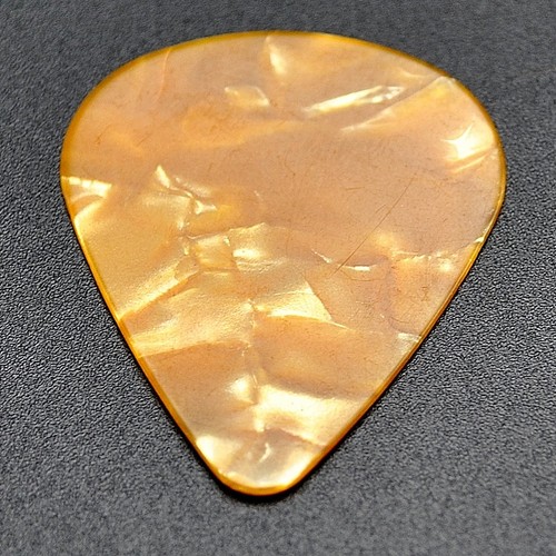 100 New Light Orange Pearloid Guitar Picks Medium Thick Celluloid No Logo - Picture 1 of 10