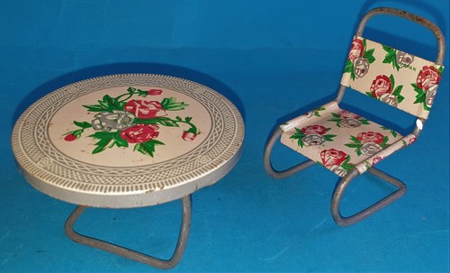 Puppenstube Zubehör, Puppenmöbel, Tisch und Stuhl aus Blech, 60er Jahre, Japan