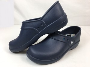 closed heel crocs