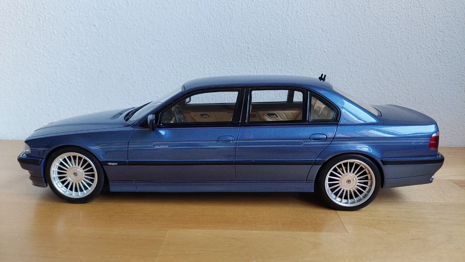 Alpina B12 (BMW Serie 7 E38) Silver stripes Ottomobile OT359 1:18 1 of 3000 - Immagine 3 di 4
