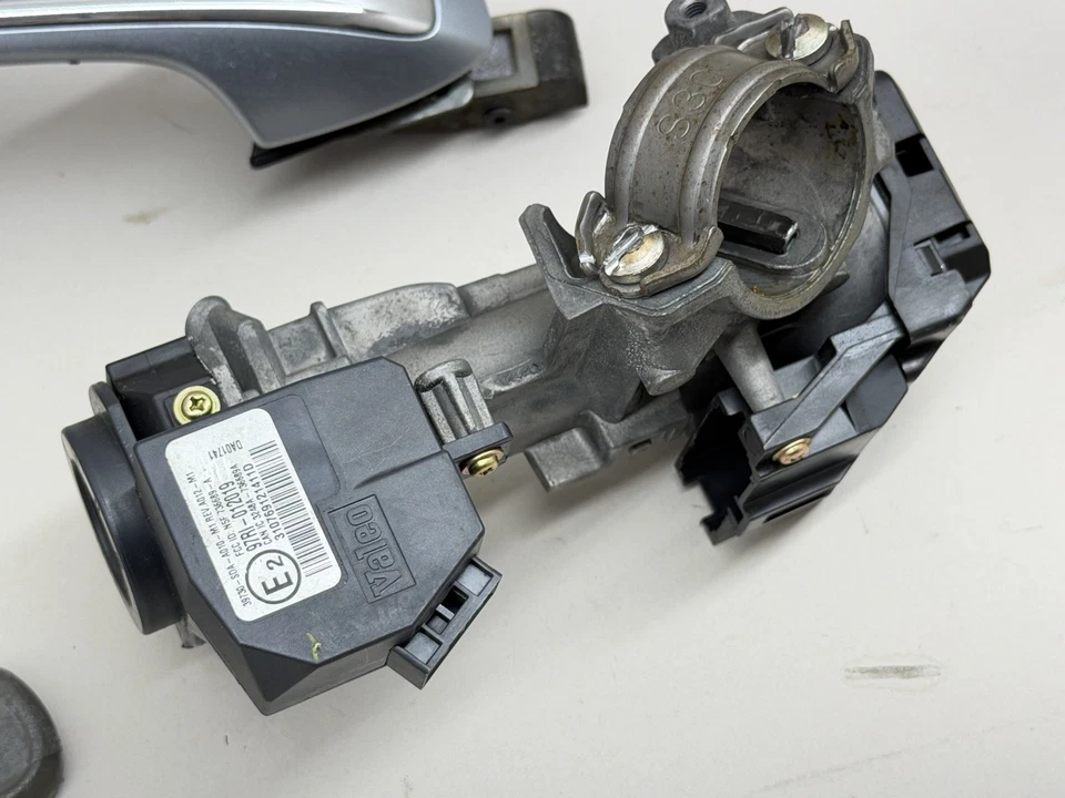 Acura TSX Ignition Key Driver & Passenger Door Handle Lock Set 04-08 OEM - Image 3 of 4