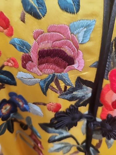 Vintage GOLDEN BEE Silk Kimono Chinese Embroidered Yellow Robe Size MEDIUM - Picture 6 of 19