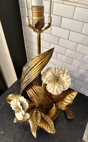 LARGE VINTAGE FLORENTINE ITALIAN TOLEWARE GILDED TABLE LAMP WHITE ENAMEL FLOWERS - Picture 5 of 22