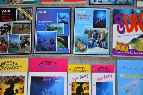 PADI AND OTHER SCUBA DIVING BOOKS, 2 LOGBOOK INSERTS AND "THE WHEEL" - Picture 5 of 18