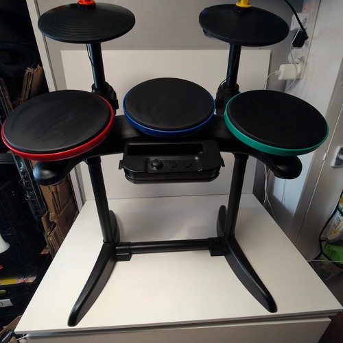 Band Hero Wii Guitar Hero Schlagzeug mit Ständer ohne Pedal mit Wii Konsole getestet