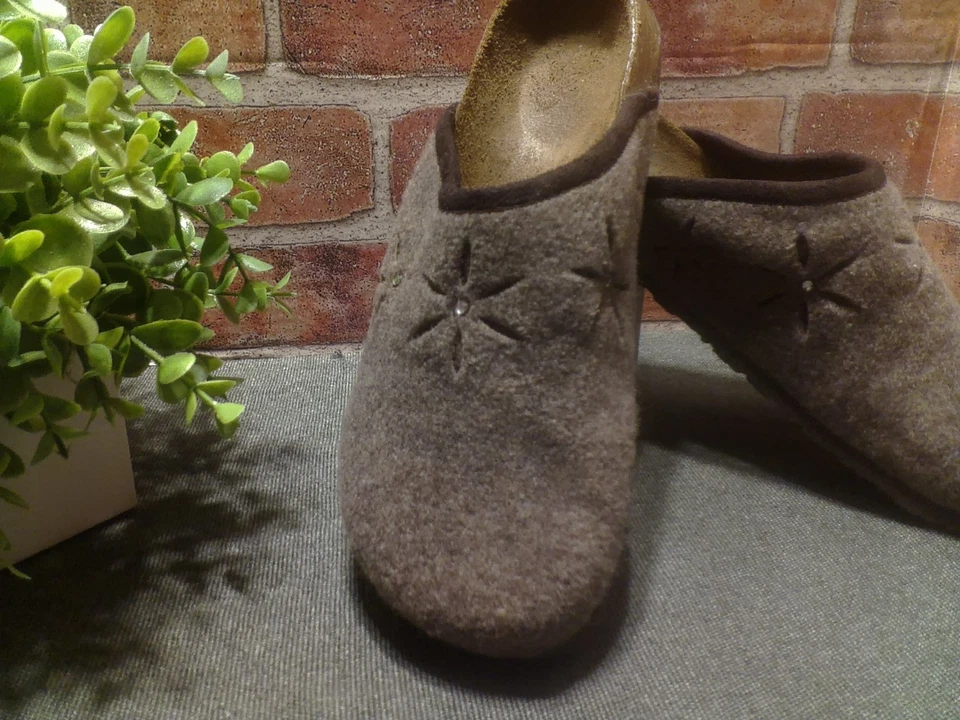 Zueco de lana de gamuza marrón tostado American Eagle Outfitters AE talla 7 ITALIA Foto 2 de 4