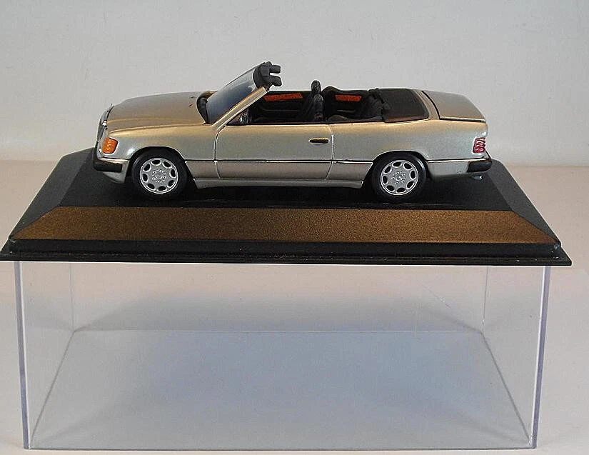 Minichamps 1/43 Mercedes Benz 300 CE - 24 Cabrio silber in Plexi - Box #8644