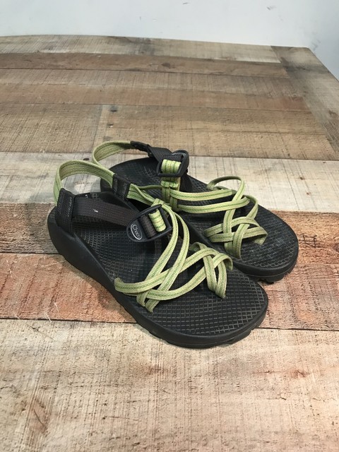 womens chaco hiking sandals