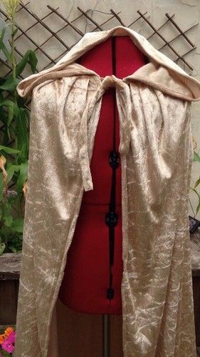 hooded cloak in gold light weight crushed velvet 150cm - Picture 3 of 3