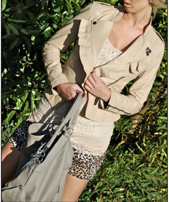 Chaqueta para mujer William Rast 100 % cuero con volantes recortada Moto S motociclista beige Foto 4 de 4