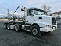 2010 Volvo VHD TRI-AXLE ROLL OFF