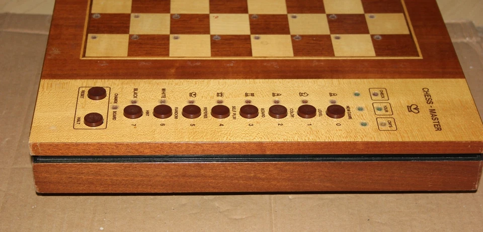 DDR Schachcomputer Radiophon CHESS MASTER G-5003.500 komplett Figuren OVP Defekt - Bild 3 von 4