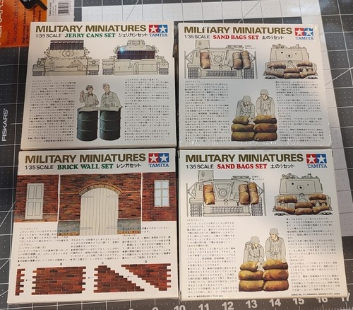Military Miniatures Sand Bag, Jerry Cans & Brick Walls Set - Picture 2 of 2