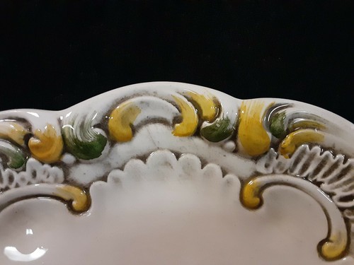 Antique Italy Capodimonte Pottery Embossed Sculptured Yellow Roses Cigar Ashtray - Picture 5 of 8