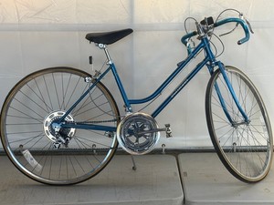 Vintage LIGHTLY used Schwinn Women's Varsity 10 Speed Bike Bicycle Blue