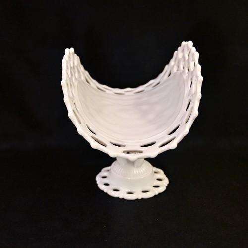 Banana Stand Pedestal Bowl 11.5" x 7" x 8.25" White Milk Glass Doric 1940's-1985 - Picture 8 of 16