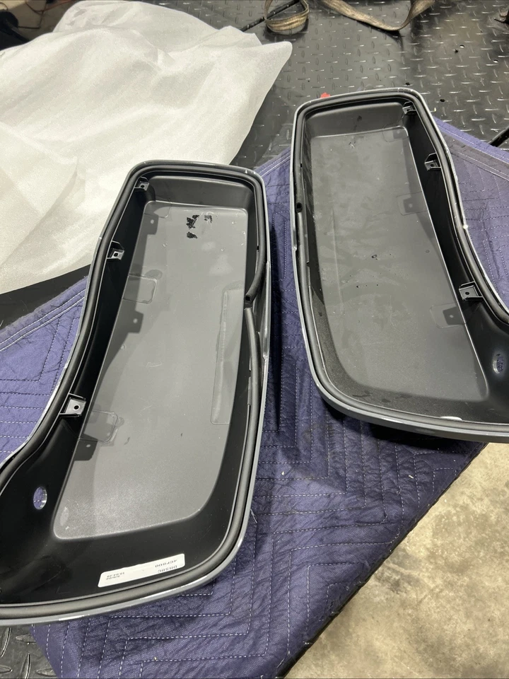 Cubierta superior gris para bolsa de sillín con tapas de alforjas apta para Harley Touring 2014 en adelante Foto 3 de 4