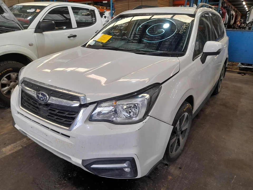 SUBARU FORESTER LEFT HEADLAMP SJ, HALOGEN TYPE, 01/16-08/18 - image 3 of 4