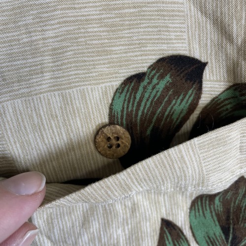 Puritan Hawaiian Shirt Mens 2XL Tan Green Leaf Floral AOP SS Beach Wood Buttons - Picture 7 of 10