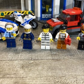LEGO CITY Police Station (60141) Complete Set & Minifigs No Box or Instructions