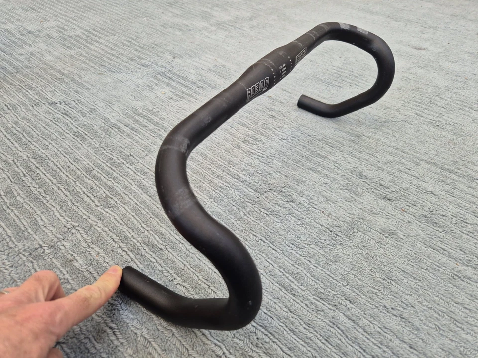 FSA RD300 Road Handlebars 31.8mm 44cm 302g. Alloy, Black. 2621214 - Image 2 of 4