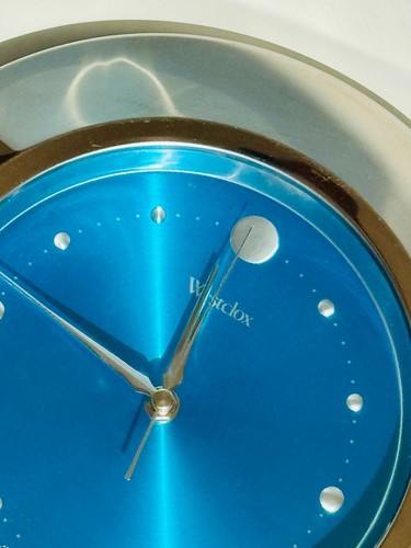Westclox Wanduhr mit Chromeinfassung & blauem Zifferblatt - Bild 10 von 23
