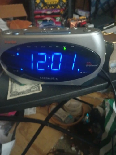 Emerson Research CKS1862 Smartset Digital Dual Alarm AM/FM Clock Radio