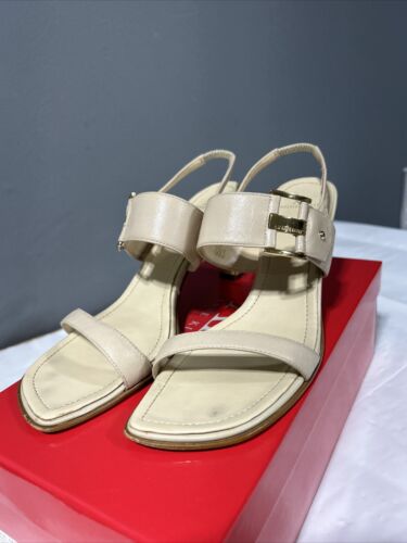 Anne Klein Paula heels, beige, 8.5M, Pre-Owned Box 8M - Picture 3 of 10