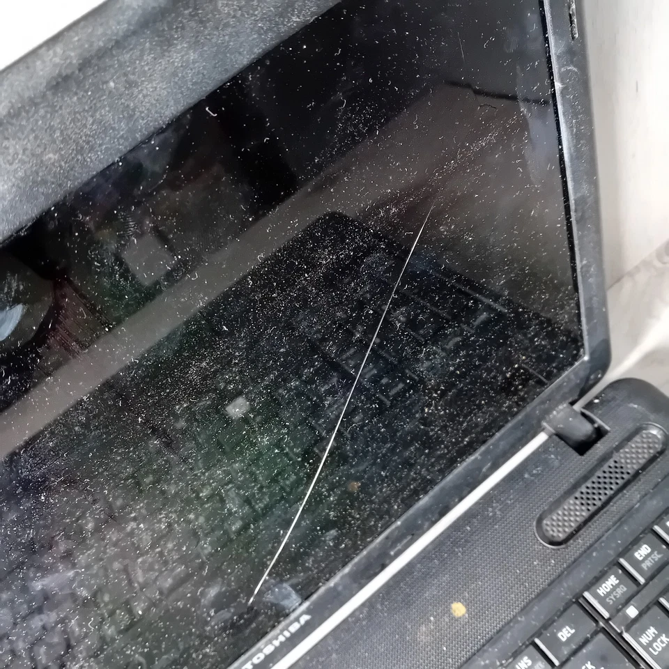 TOSHIBA SATELLITE C660-1J2 LAPTOP - NOT TESTED FOR SPARES OR REPAIRS FOR PARTS - Image 3 of 4