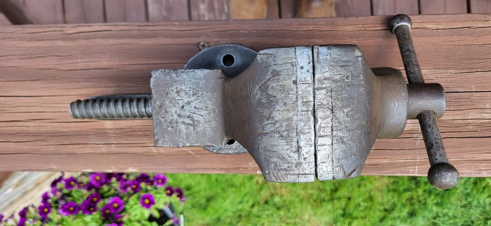 Tornillo COLOMBIANO THE COL. HDW. CO. No. Tornillo de banco 3 mordazas de 3" anteriores a 1920 Cleveland EE. UU. Foto 4 de 4