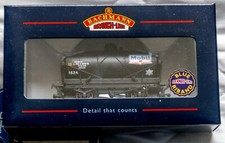 Bachmann 37-675 14 Ton Tank Wagons with large filler Mobil Oil