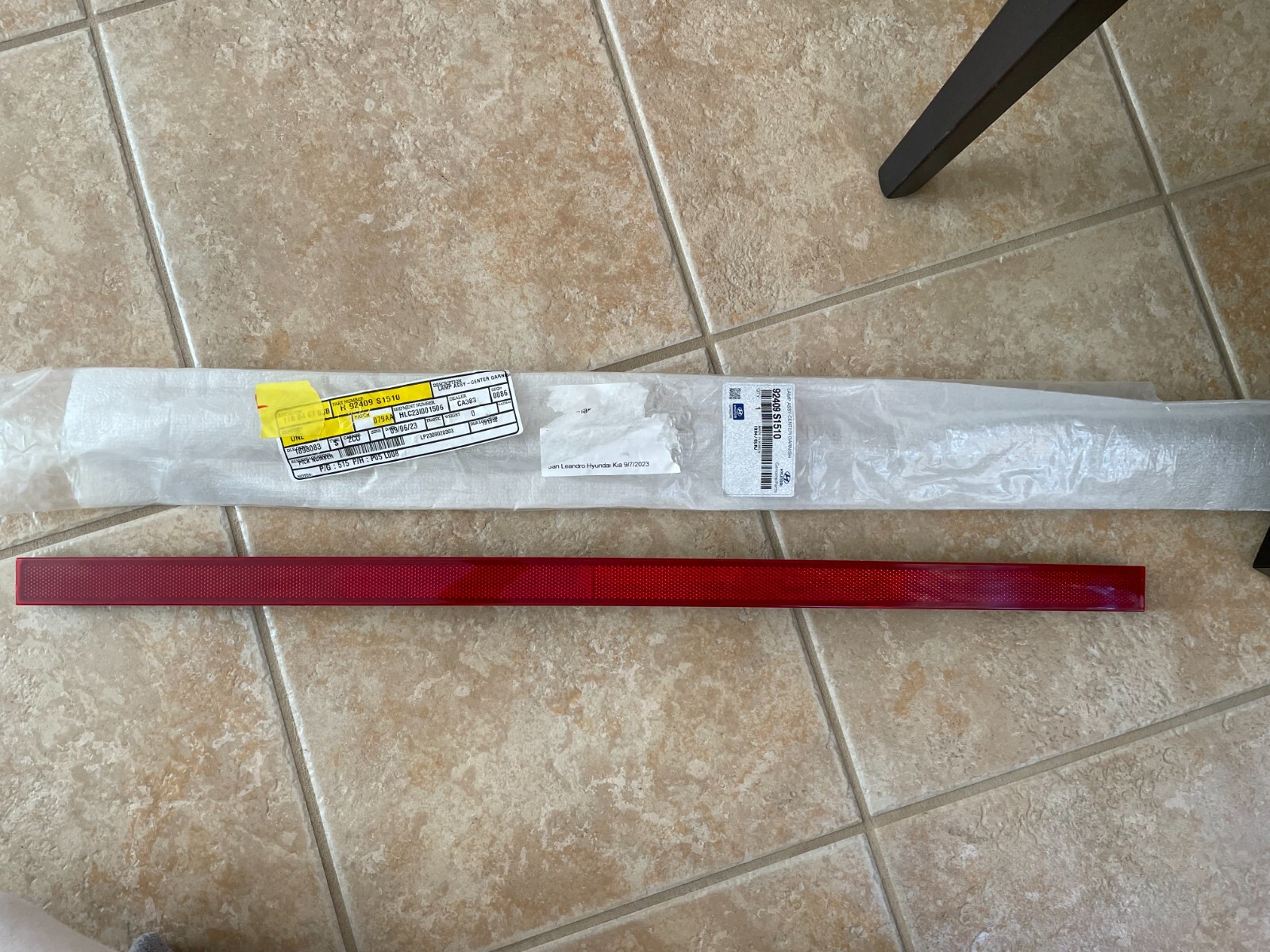 Genuine USE OEM Hyundai Santa Fe Rear Bumper Lamp Center Reflector 